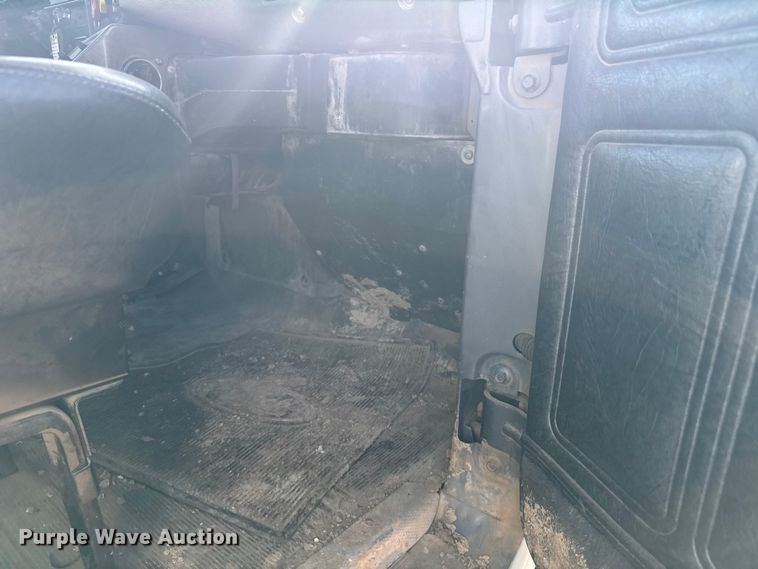 image for item FB0530 2001 Mack RD semi truck