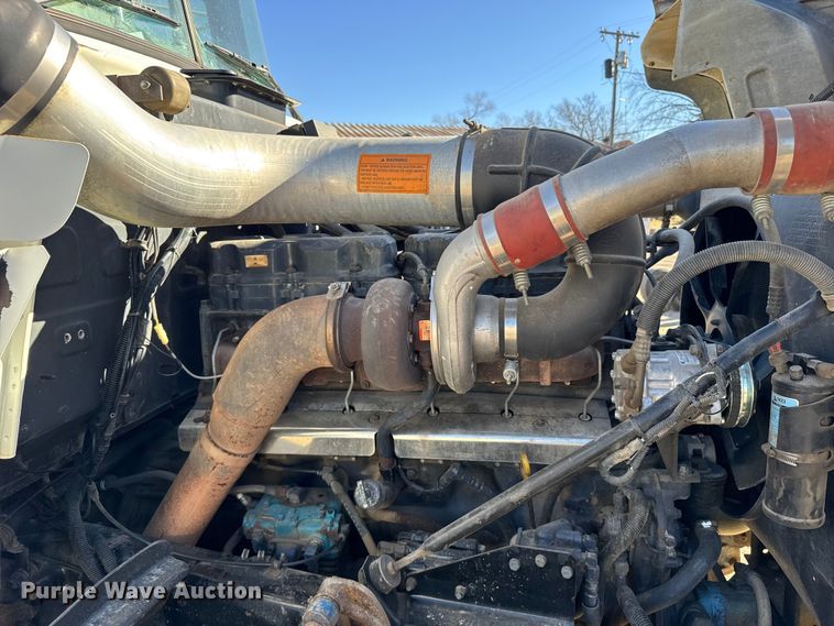 image for item FB0530 2001 Mack RD semi truck