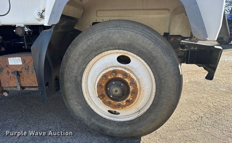 image for item FB0530 2001 Mack RD semi truck