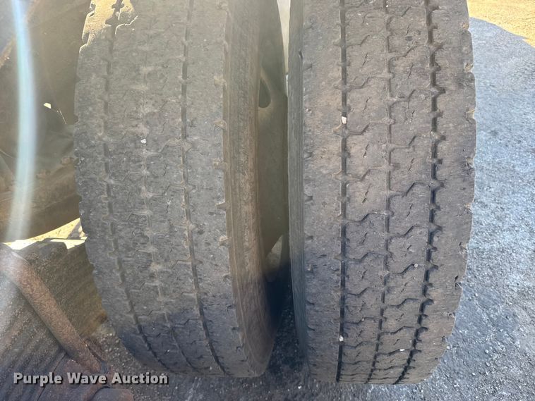 image for item FB0530 2001 Mack RD semi truck