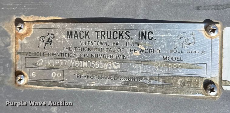 image for item FB0530 2001 Mack RD semi truck