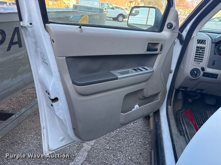 image for item FB8471 2010 Ford Escape Hybrid SUV