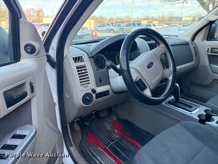 image for item FB8471 2010 Ford Escape Hybrid SUV