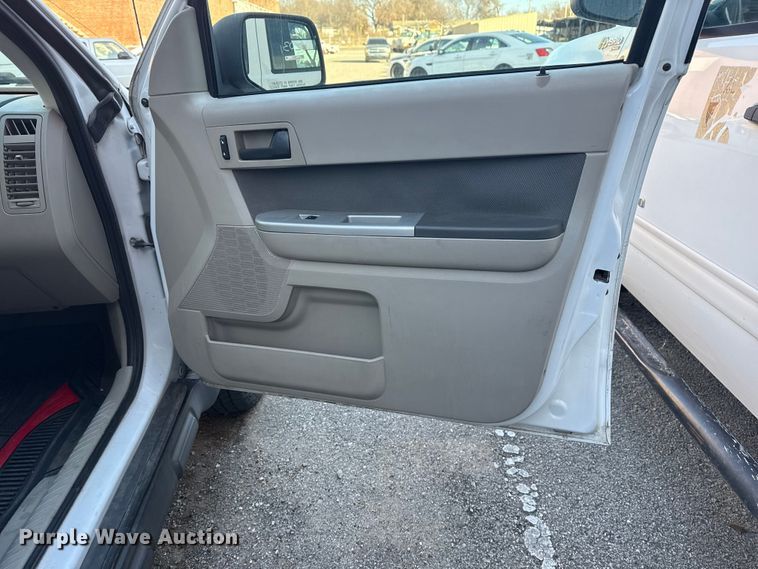 image for item FB8471 2010 Ford Escape Hybrid SUV