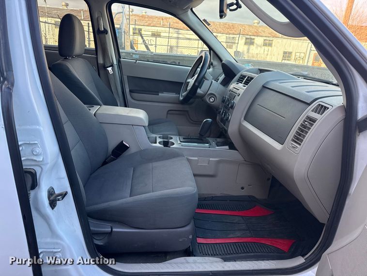 image for item FB8471 2010 Ford Escape Hybrid SUV