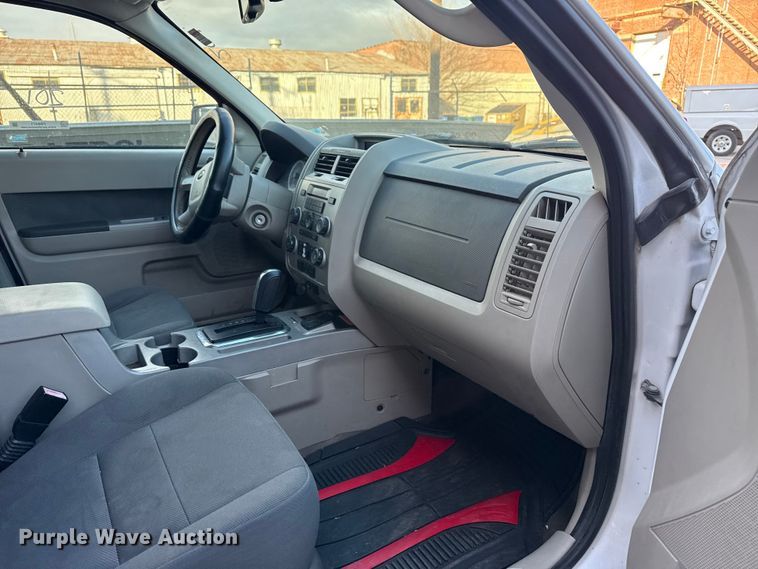 image for item FB8471 2010 Ford Escape Hybrid SUV