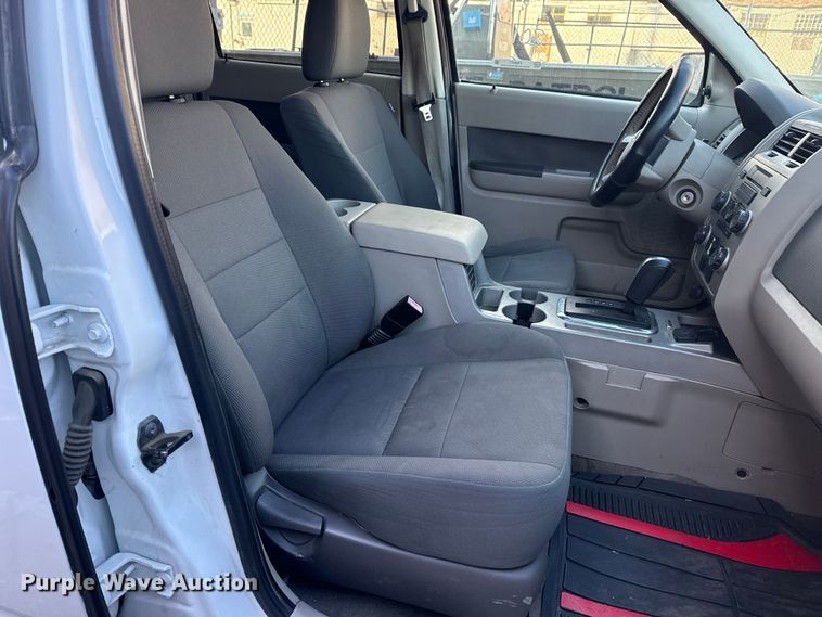 image for item FB8471 2010 Ford Escape Hybrid SUV