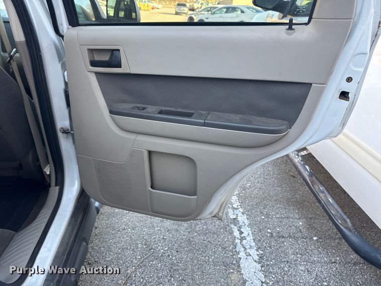 image for item FB8471 2010 Ford Escape Hybrid SUV