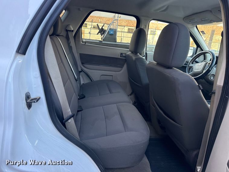 image for item FB8471 2010 Ford Escape Hybrid SUV