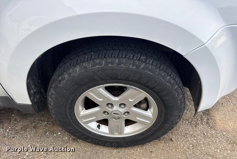 image for item FB8471 2010 Ford Escape Hybrid SUV