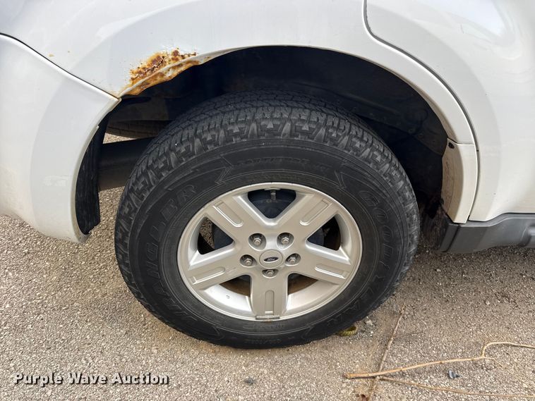 image for item FB8471 2010 Ford Escape Hybrid SUV