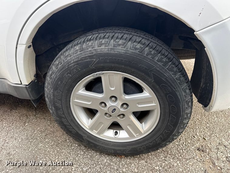 image for item FB8471 2010 Ford Escape Hybrid SUV