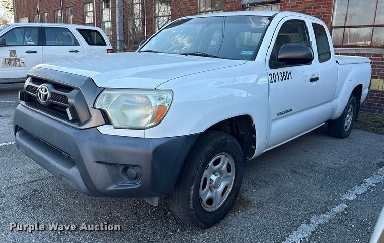 image for item FB8472 2013 Toyota Tacoma pickup truck