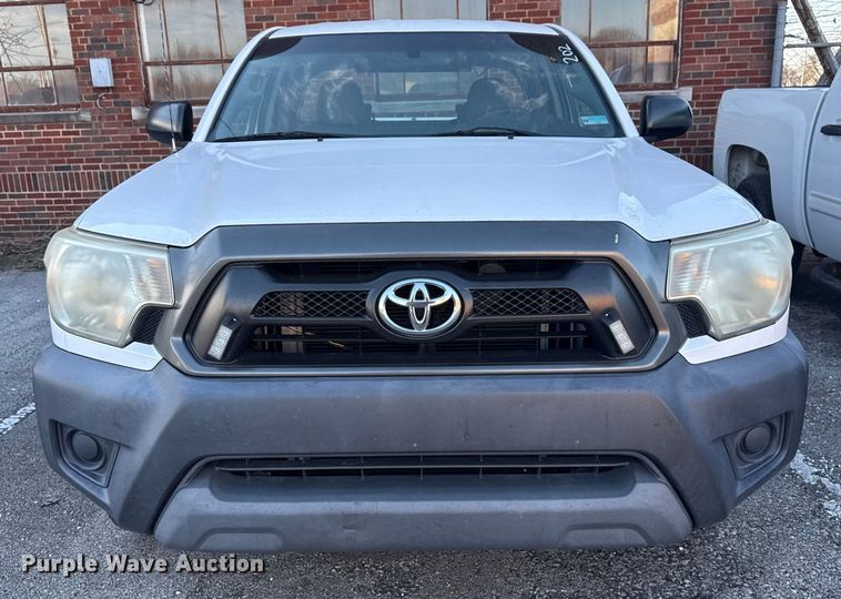 image for item FB8472 2013 Toyota Tacoma pickup truck