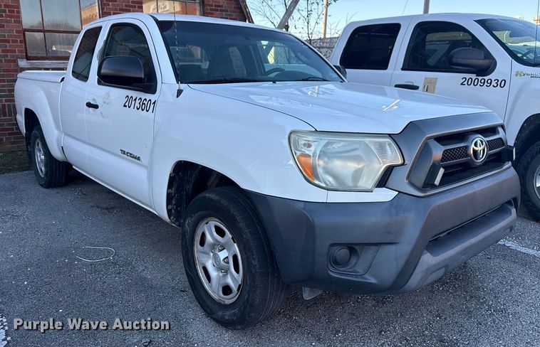 image for item FB8472 2013 Toyota Tacoma pickup truck