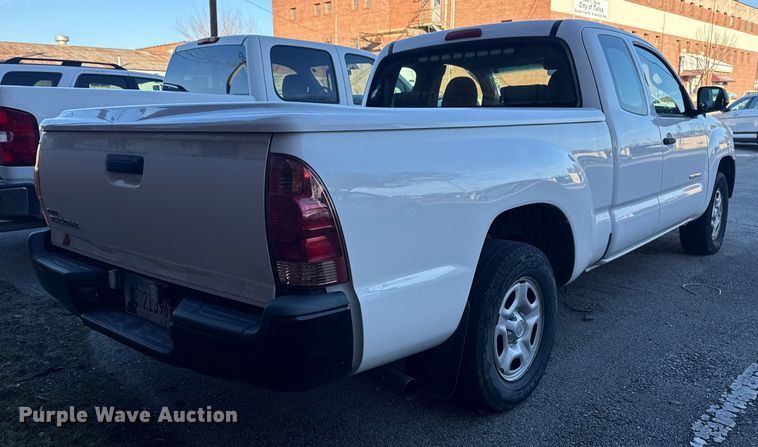 image for item FB8472 2013 Toyota Tacoma pickup truck