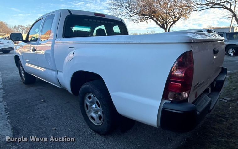 image for item FB8472 2013 Toyota Tacoma pickup truck