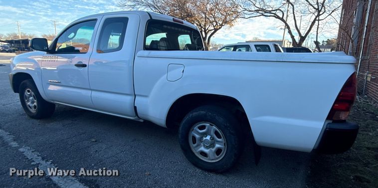 image for item FB8472 2013 Toyota Tacoma pickup truck