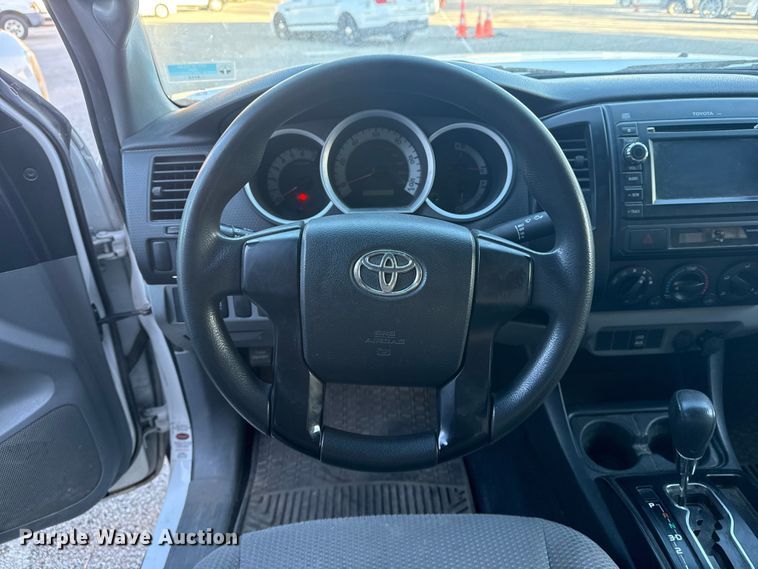 image for item FB8472 2013 Toyota Tacoma pickup truck