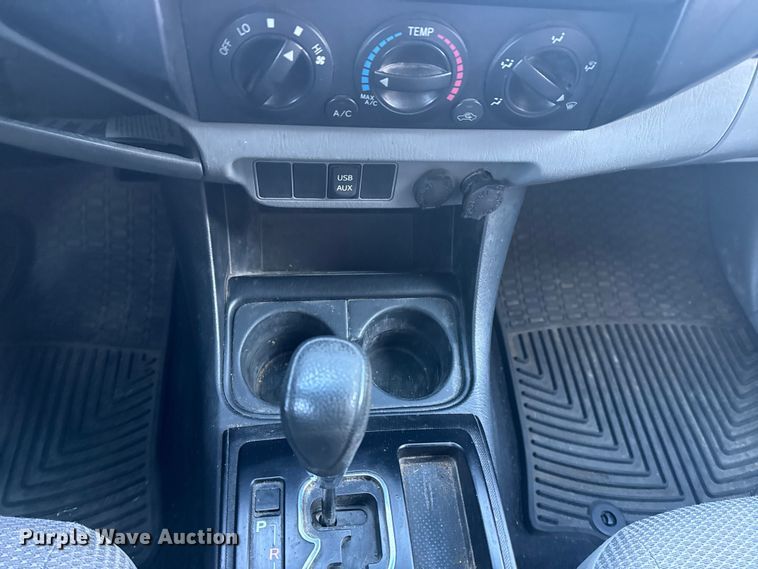 image for item FB8472 2013 Toyota Tacoma pickup truck