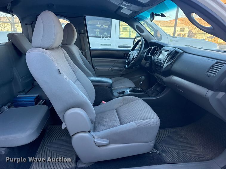 image for item FB8472 2013 Toyota Tacoma pickup truck