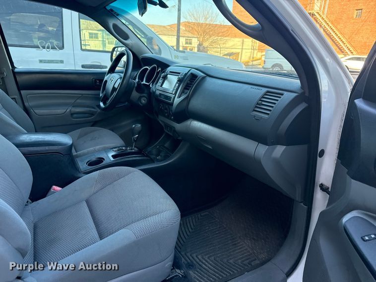 image for item FB8472 2013 Toyota Tacoma pickup truck