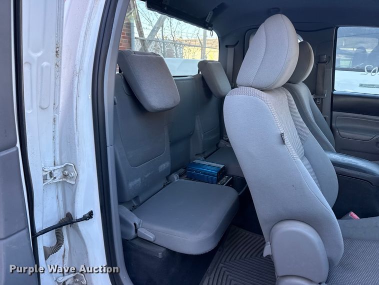 image for item FB8472 2013 Toyota Tacoma pickup truck