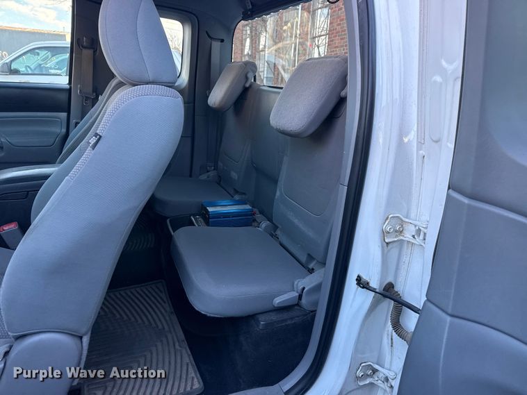 image for item FB8472 2013 Toyota Tacoma pickup truck