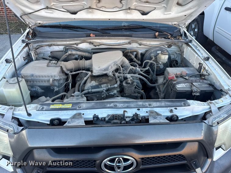 image for item FB8472 2013 Toyota Tacoma pickup truck