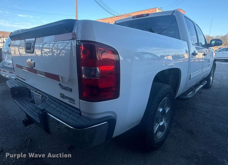 image for item FB8473 2009 Chevrolet Silverado Hybrid Crew Cab pickup truck