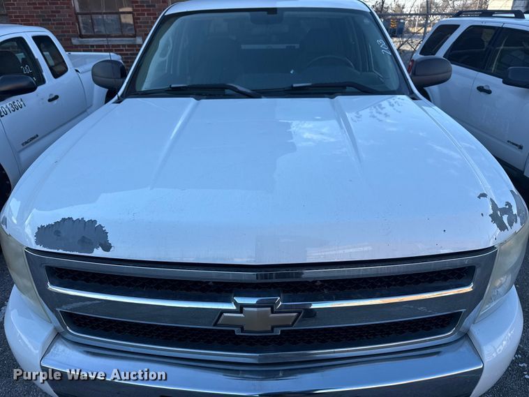 image for item FB8473 2009 Chevrolet Silverado Hybrid Crew Cab pickup truck