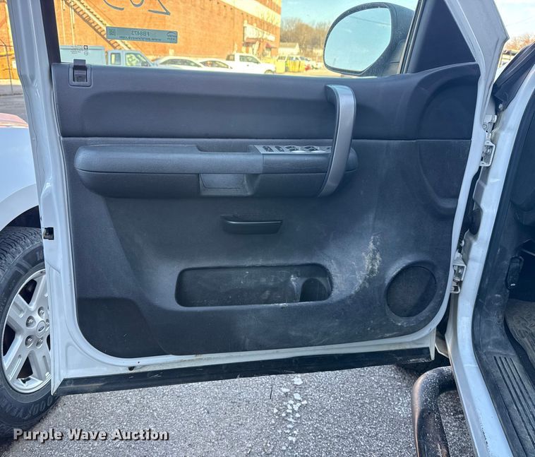 image for item FB8473 2009 Chevrolet Silverado Hybrid Crew Cab pickup truck