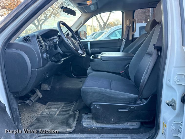 image for item FB8473 2009 Chevrolet Silverado Hybrid Crew Cab pickup truck