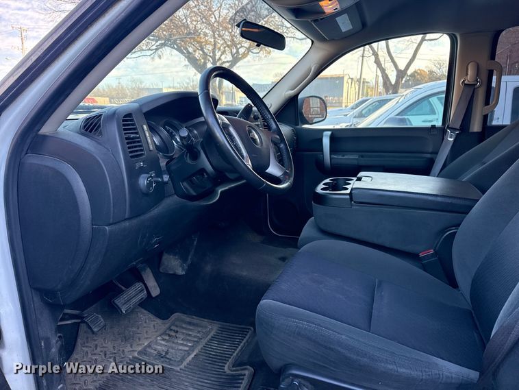 image for item FB8473 2009 Chevrolet Silverado Hybrid Crew Cab pickup truck