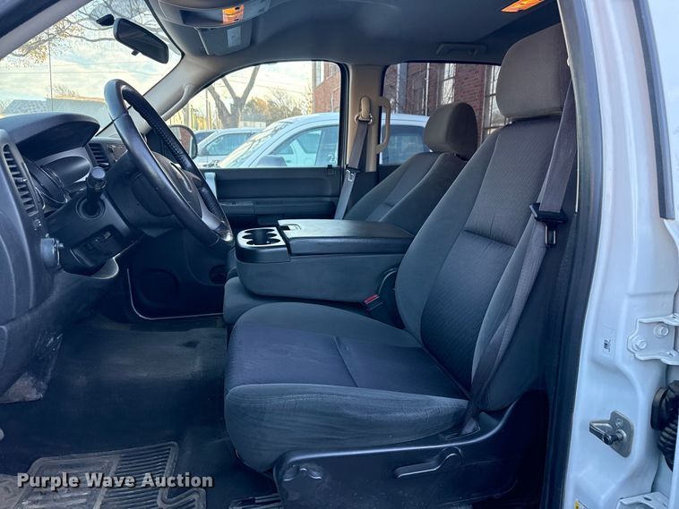 image for item FB8473 2009 Chevrolet Silverado Hybrid Crew Cab pickup truck