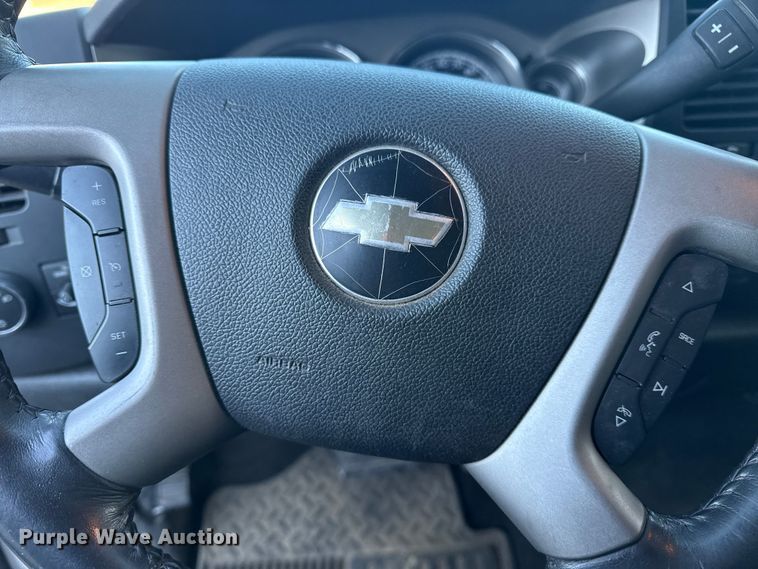 image for item FB8473 2009 Chevrolet Silverado Hybrid Crew Cab pickup truck