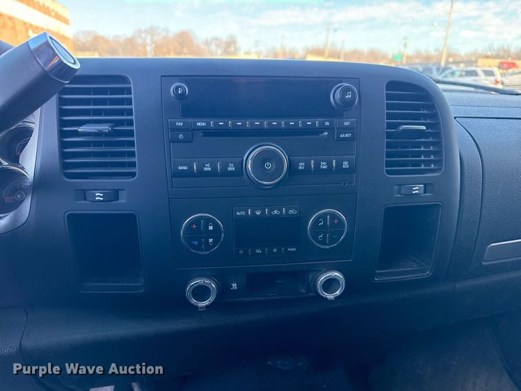 image for item FB8473 2009 Chevrolet Silverado Hybrid Crew Cab pickup truck