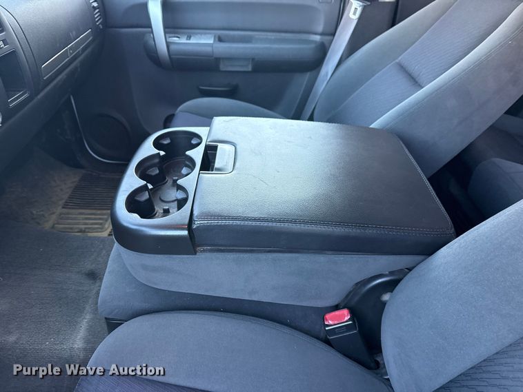 image for item FB8473 2009 Chevrolet Silverado Hybrid Crew Cab pickup truck