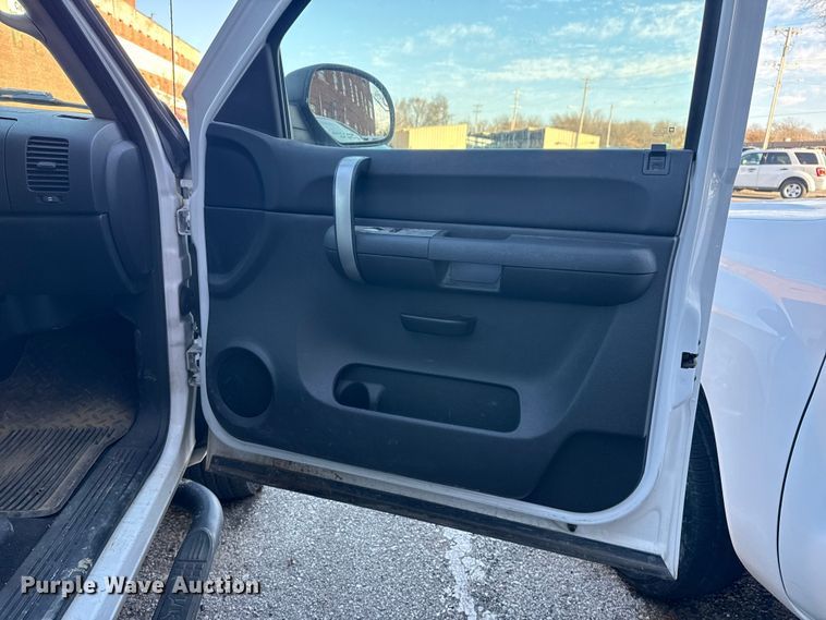 image for item FB8473 2009 Chevrolet Silverado Hybrid Crew Cab pickup truck