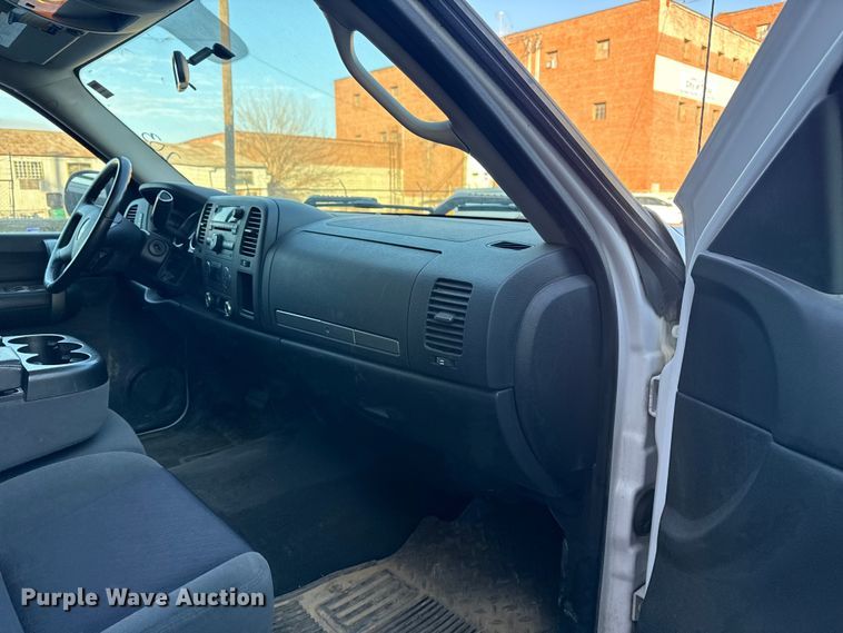 image for item FB8473 2009 Chevrolet Silverado Hybrid Crew Cab pickup truck