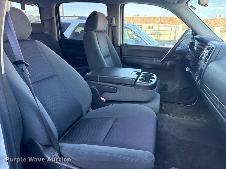 image for item FB8473 2009 Chevrolet Silverado Hybrid Crew Cab pickup truck