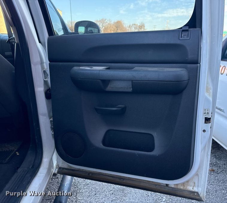 image for item FB8473 2009 Chevrolet Silverado Hybrid Crew Cab pickup truck