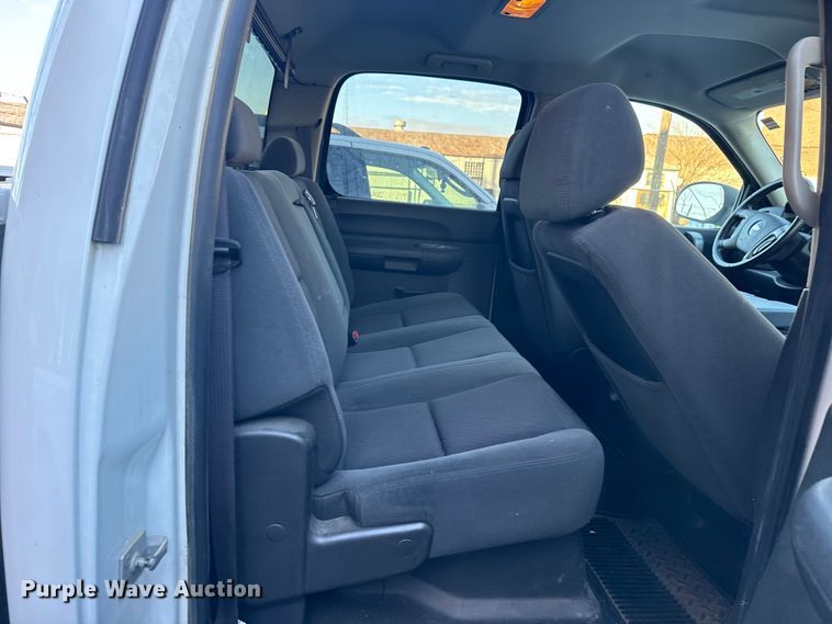 image for item FB8473 2009 Chevrolet Silverado Hybrid Crew Cab pickup truck