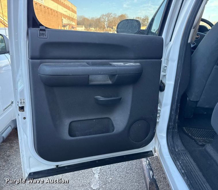 image for item FB8473 2009 Chevrolet Silverado Hybrid Crew Cab pickup truck