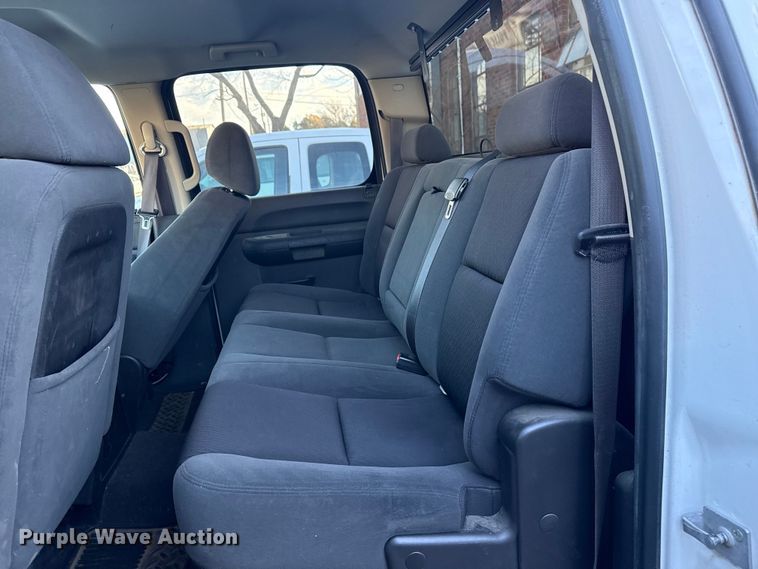 image for item FB8473 2009 Chevrolet Silverado Hybrid Crew Cab pickup truck