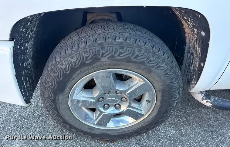 image for item FB8473 2009 Chevrolet Silverado Hybrid Crew Cab pickup truck