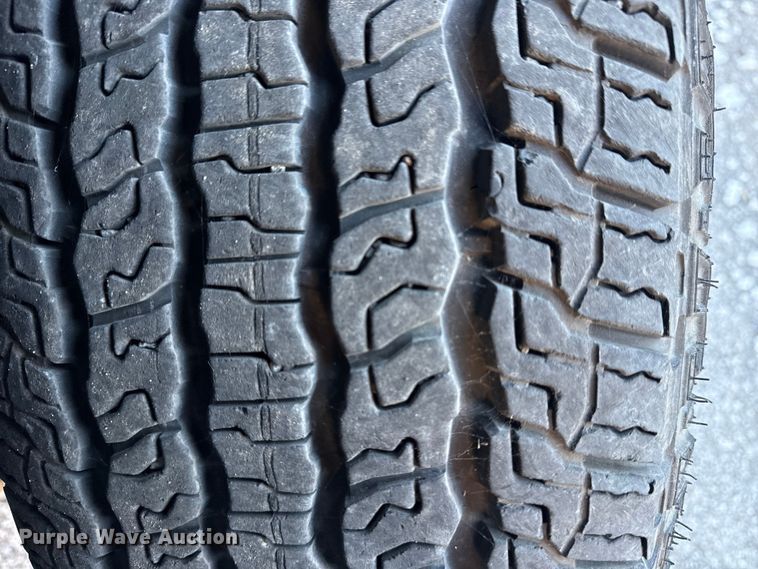 image for item FB8473 2009 Chevrolet Silverado Hybrid Crew Cab pickup truck