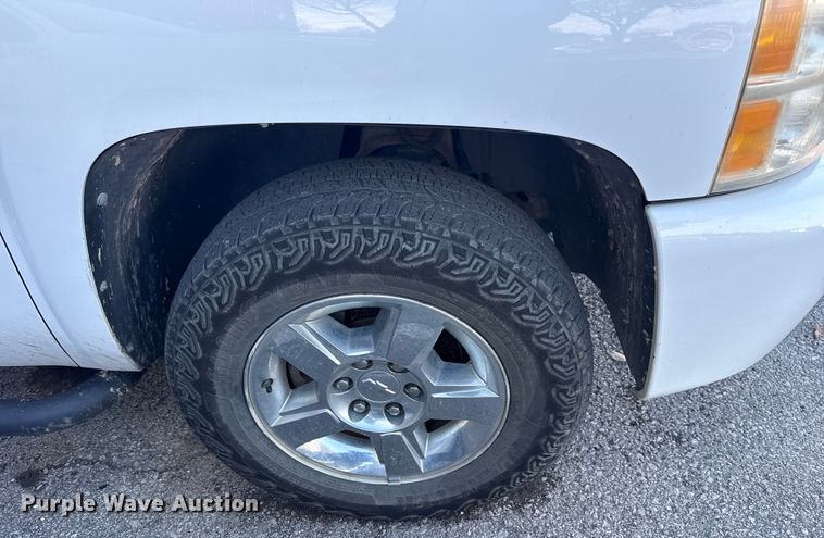 image for item FB8473 2009 Chevrolet Silverado Hybrid Crew Cab pickup truck