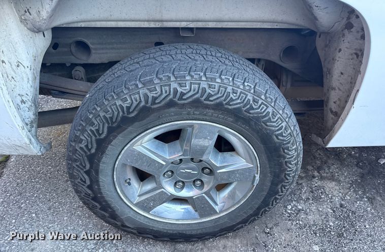 image for item FB8473 2009 Chevrolet Silverado Hybrid Crew Cab pickup truck