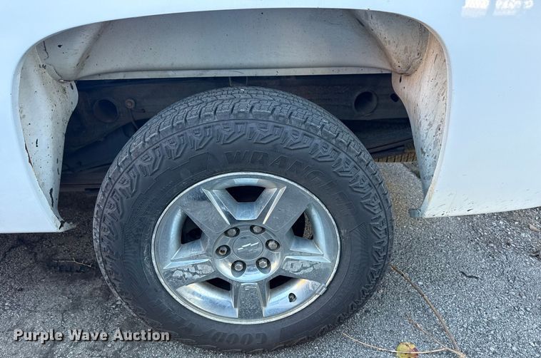 image for item FB8473 2009 Chevrolet Silverado Hybrid Crew Cab pickup truck